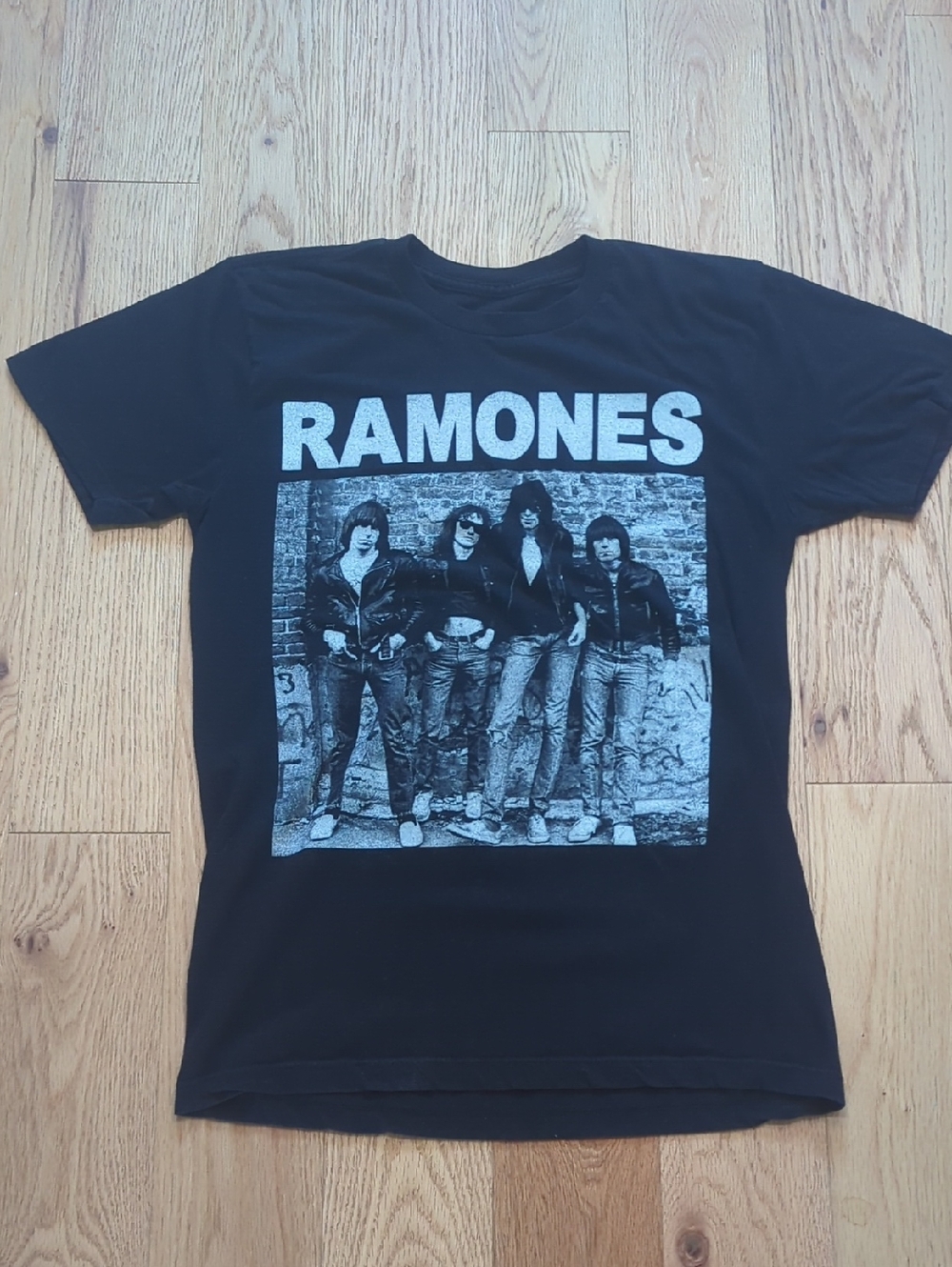 Ramones. Black Band Tee. Size Small.